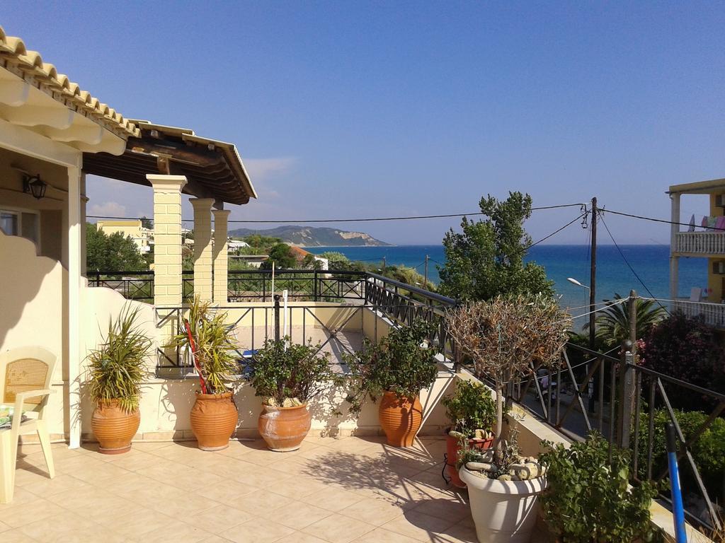 Foivos Seaside Apartments آغيوس غيوريوس الغرفة الصورة
