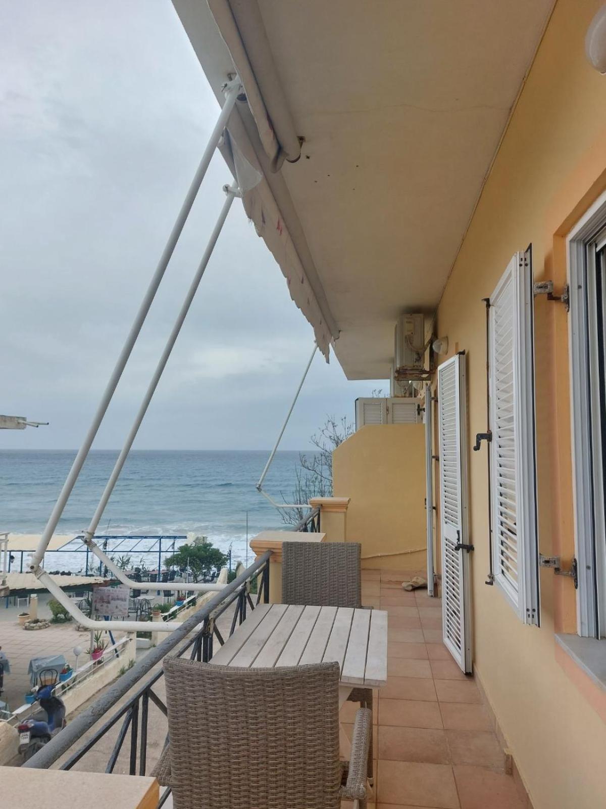 Foivos Seaside Apartments آغيوس غيوريوس الغرفة الصورة